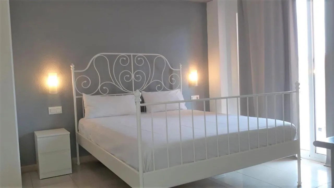 Costa Del Sol Apartments 토레몰리노스