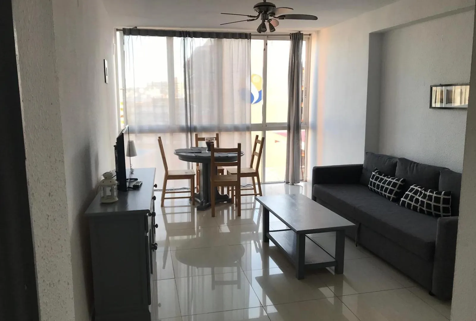 Costa Del Sol Apartments 토레몰리노스