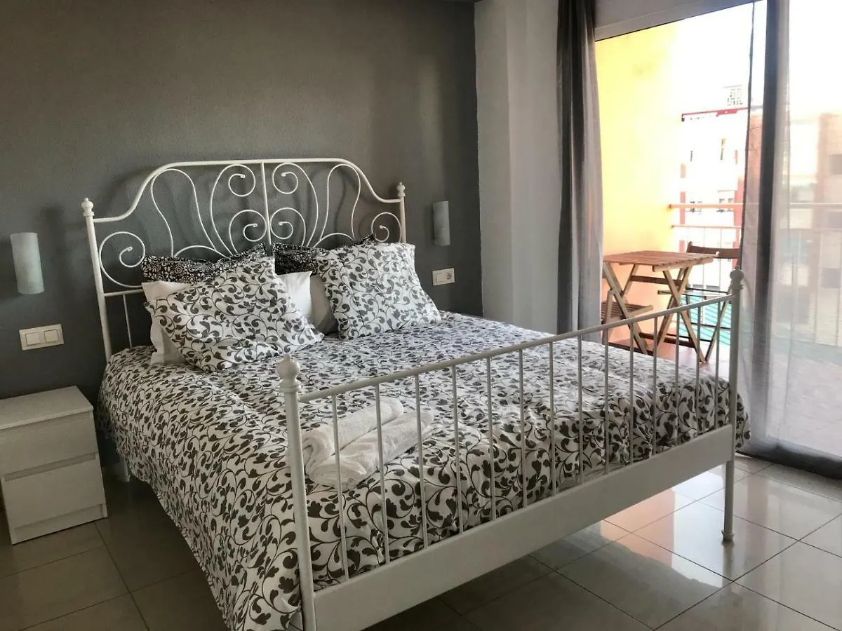 Costa Del Sol Apartments 토레몰리노스