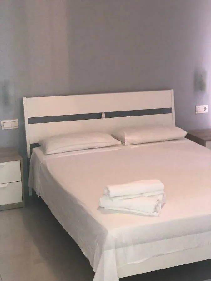 Costa Del Sol Apartments 토레몰리노스